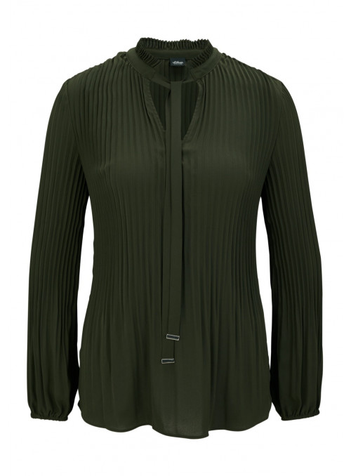 Blouse with pleats and lace