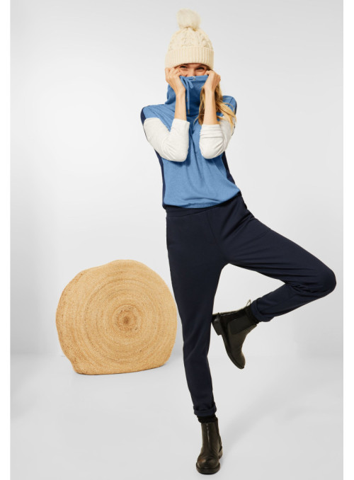 Knit sweater with color...