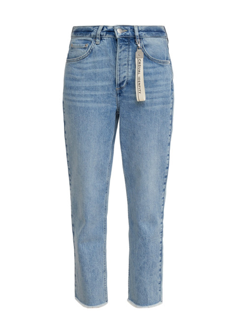 Mom jeans with frayed hem