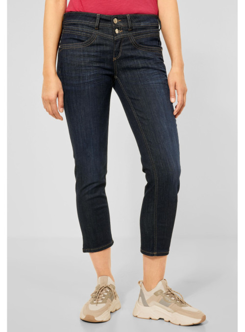 Casual Fit Capri Jeans
