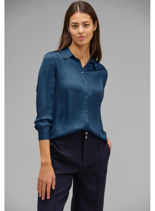 Solid satin shirtcollar blouse