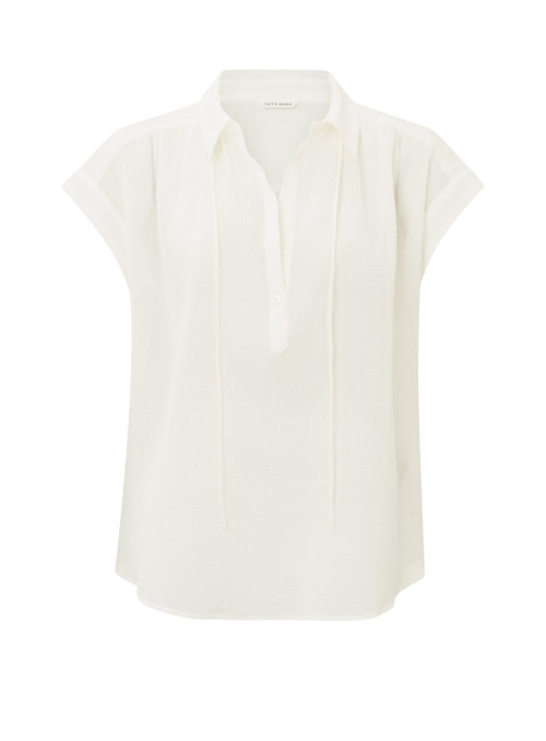 Sleevless woven top with pleat