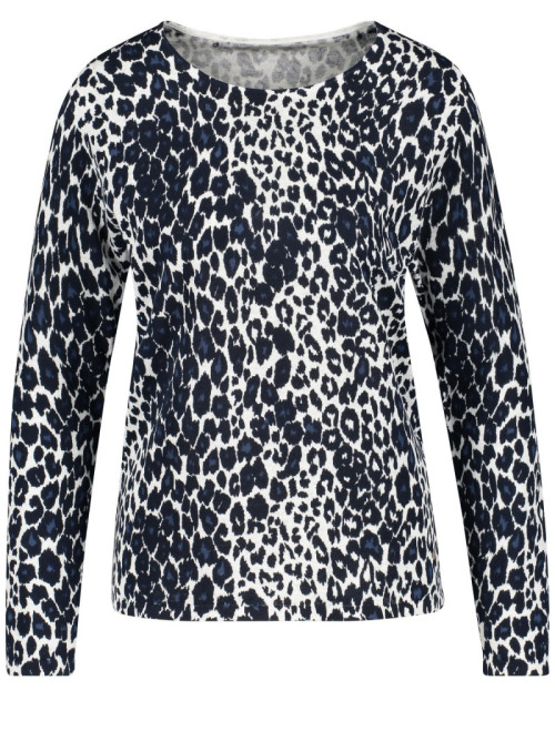 Sweater with leopard pattern