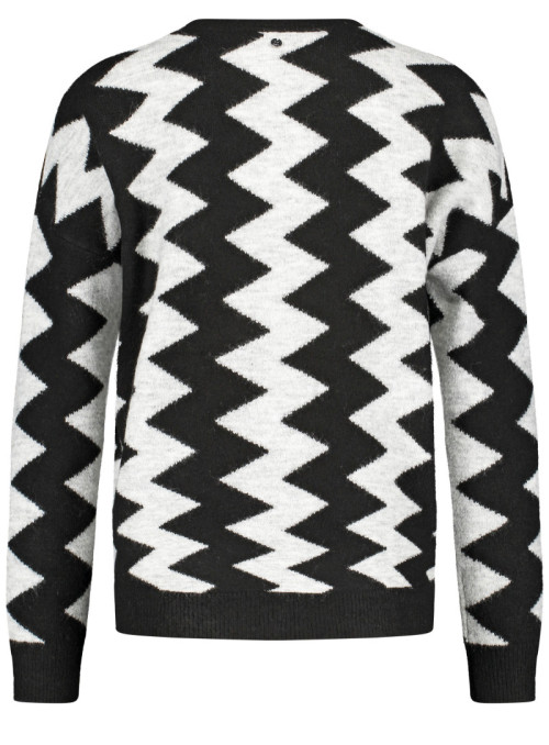 Sweater with zigzag pattern