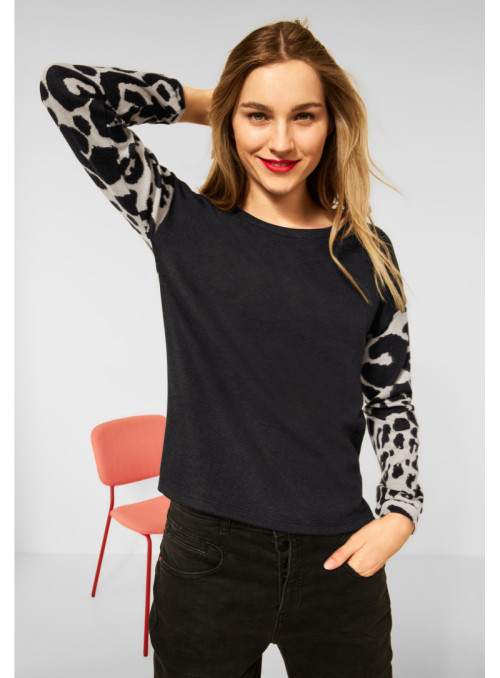 Sweater with Leo Print Sleeves