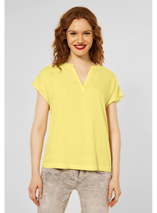 Blouse à manches courtes...
