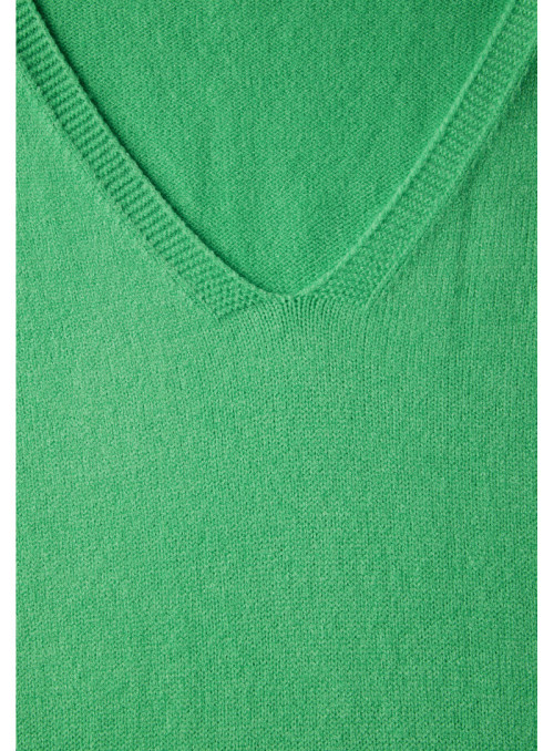 Cosy shaped V-Neck